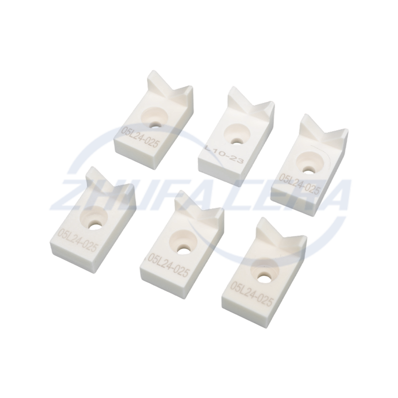 كتلة من السيراميك على شكل حرف V